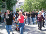alte Mitglieder und Freund/Innen des Clubs liefen auch mit!/ former members and friends of the club were marching with us