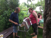 der Meister des Grills mit Hungriger - Master of the grill with a starving one
